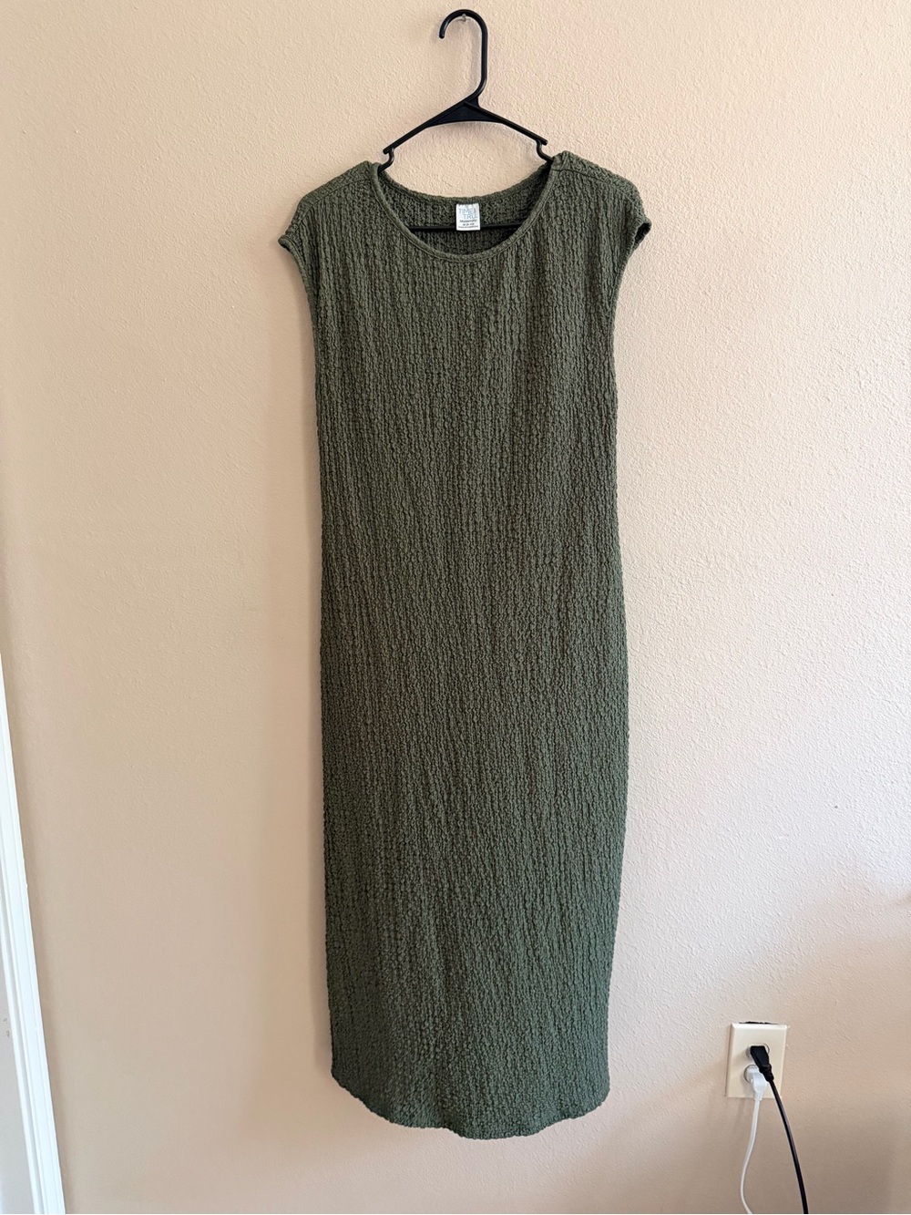 Time & Tru Crinkle Maternity Midi Dress